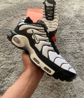 Nike Air Mac Plus White and Black - 2