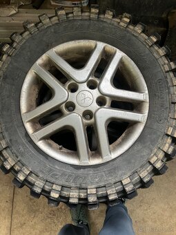 235/60R16 - 2