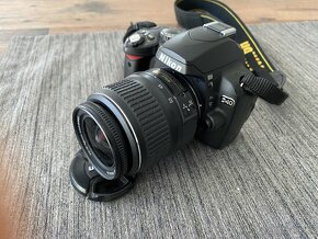 Predám Nikon D40 + 18-55 G II DX ED - 2