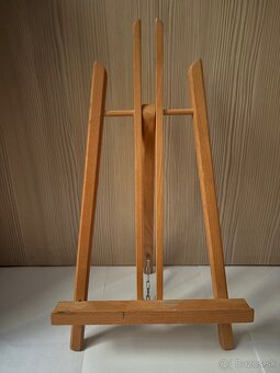 Minimalistický drevený maliarsky stojan na plátno - 2