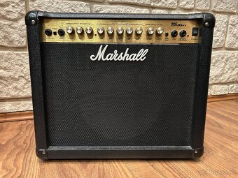 Predám kombo Marshall MG30dfx - 2