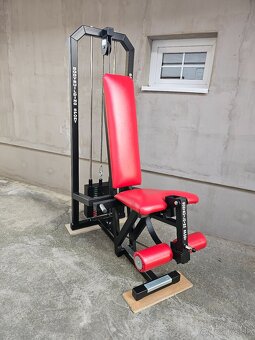 Predkopavanie v sede cez kladku + 80kg tehličiek - 2