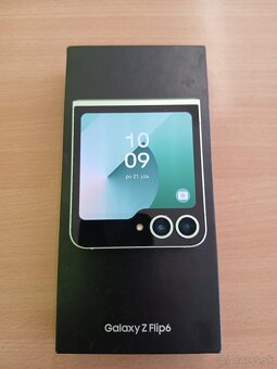 Samsung Z Flip 6 - 2