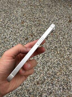 iPhone 14 - baterie 100% - 2