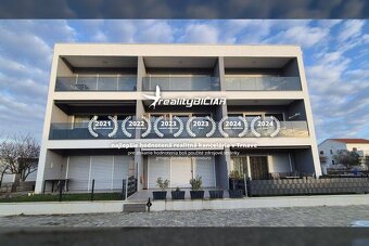 ZUKVE/VRSI - dvojizbový apartmán - 130 m od mora - 2