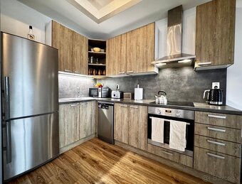 NA PRENÁJOM ELEGANTNÝ PODKROVNÝ 3-IZBOVÝ BYT V CENTRE MESTA - 2