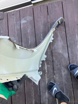 predni levy bily blatnik SKODA Karoq - 2