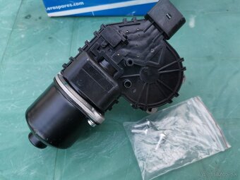 Motorček stieračov predný nový - 2