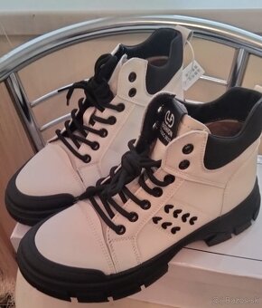 Predám nové dámske zimné čižmy, malá veľkosť, veľkosť 39, dĺ - 2