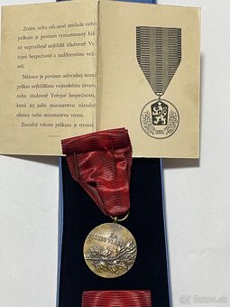 Plakety/medaile (9) - 2