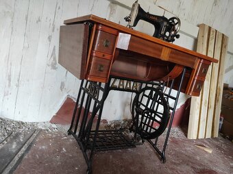 Šijací stroj Lada - 2