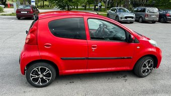 Peugeot 107 1.0 2011 50kw Benzin - 2
