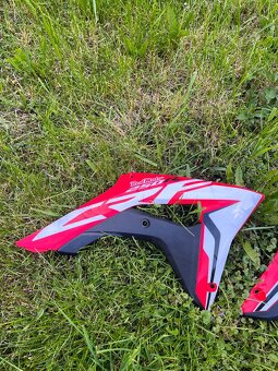 Predne bocne plasty crf 2018 - 2
