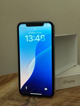 Predám iPhone 11 64GB + kryty - 2