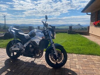 Suzuki gsr 600 - 2