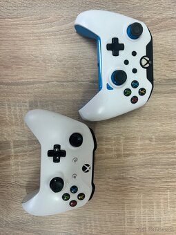 Xbox One S s dvoma ovládačmi a hrami - 2
