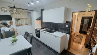 Útulný 2 izbový byt na ulici Komenského s teraskou a záhra - 2