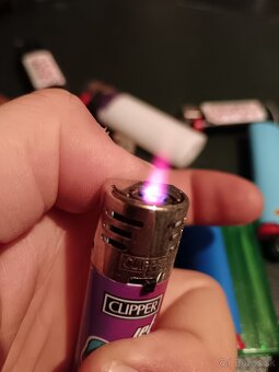 Predám 28ks zapaľovačov, Clipper dva ks a iné - 2