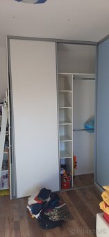 Ponúkam na predaj vstavanú skriňu - 2