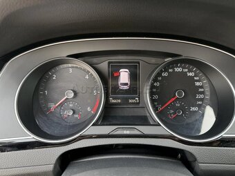 Volkswagen Passat Variant 2.0 TDI Elegance 4Motion DSG - 2