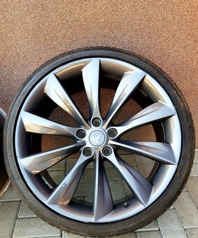 Predám elektróny TESLA model S - 2
