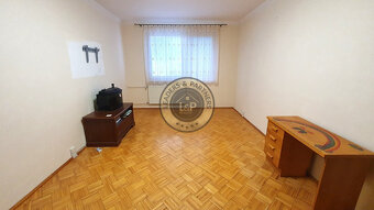 PREDAJ: 3 izbový byt 70 m2 s 2 WC + loggia Jesenná ul. - 2