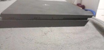Predám PlayStation 4 - 2