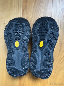 Nové HOKA Challenger Speedgoat dámské 38 2/3- černé - 2