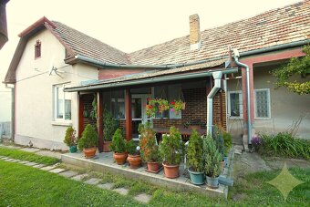 REZERVOVANÉ - Čiastočne zrekonštruovaný rodinný dom s letnou - 2