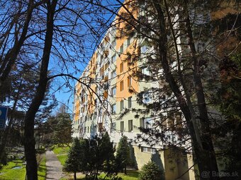 Priestranný zrekonštruovaný päťizbový byt v Banskej Bystrici - 2