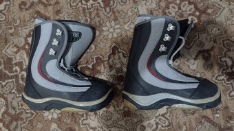 Snowboardové topánky v. 37, púzdro a prilba - 2