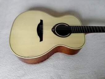 Predam gitaru LAG Tramontane T88A. - 2