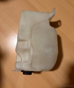 Nádržka ostrekovačov Golf IV - 2