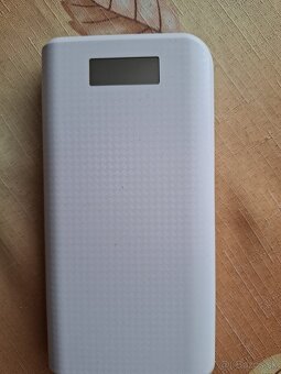 POWER BANKA ZN. PRODA + nabijacku s USB kablom - 2
