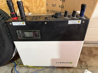 Growatt SPH4000 TL3 BH-UP 3f asymetrický menič - 2