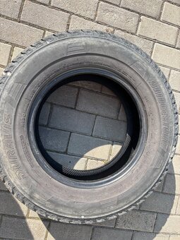 Predám 4 letné pneu bridgestone 215/70R15C - 2