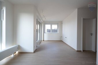 Predaj 2 izbového bytu s predzáhradkou Nitra - Kynek  EXKLUZ - 2