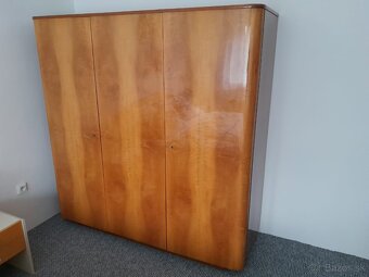 Predám starożitnu skriňu z ČSSR. - 2