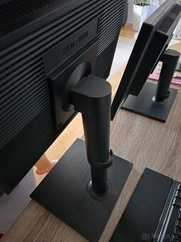 Monitor Samsung NC241 - 2