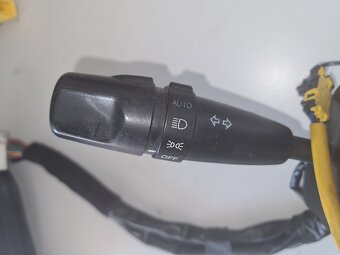 Prepínacie páčky Kia Carnival - 2