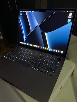 Macbook air 13” M3 8 jadrovy CPU (2024) ako novy - 2