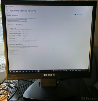 Monitor 17" Hyundai X73S s repro, plne funkčný - 2