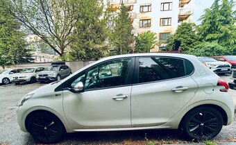 Predám auto Peugeot 208 vo výbornom stave s nízkou spotrebou - 2
