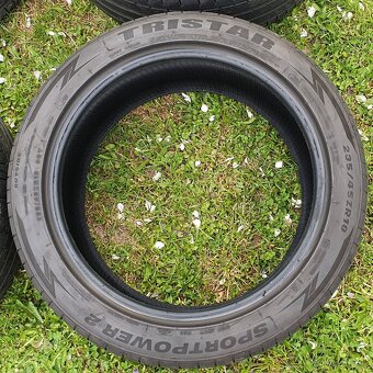 235/45 ZR18 - 2