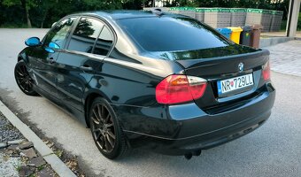 BMW E90 320i - 2