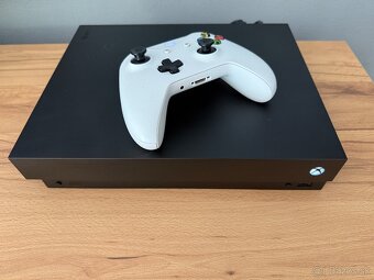 Xbox one X na 1 TB - 2