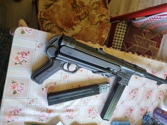 Vzduchovka-samopal MP40. - 2