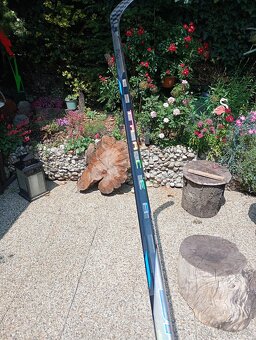Predám hokejku Bauer Nexus Tracer grip sr - 2