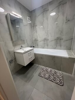 Novo zrekonštr. 2 izb. byt s loggiou, P.Horova - 2