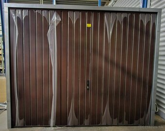 Výklopná garážová brana - 2